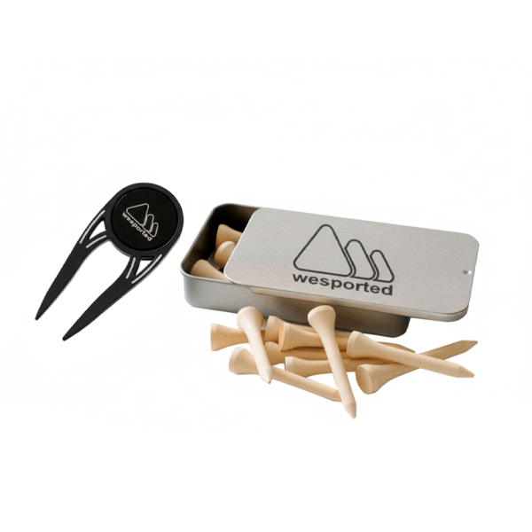 Set de golf para regalar en welcomepack para torneos o eventos con arreglapiques y tee de madera de bambu de 70 mm