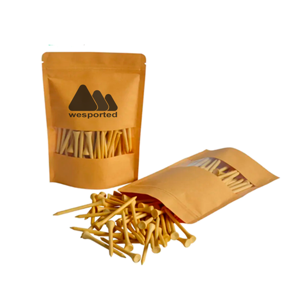 Tees de golf de madera personalizados con un logo, presentados en una bolsa de kraft.